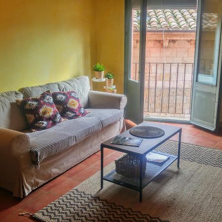 Apartamentos Saltarel-Lo Бесалу Экстерьер фото