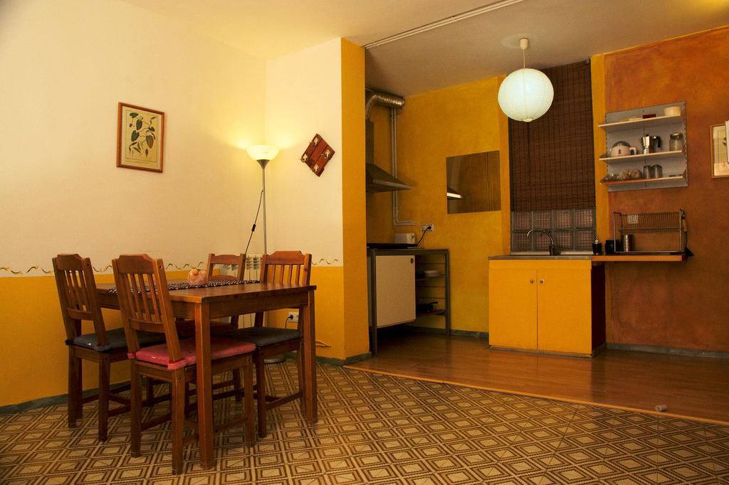 Apartamentos Saltarel-Lo Бесалу Экстерьер фото